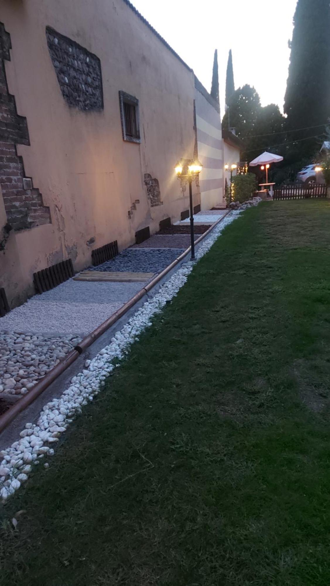 B&B Corte Colli Antichi Sona Exteriör bild