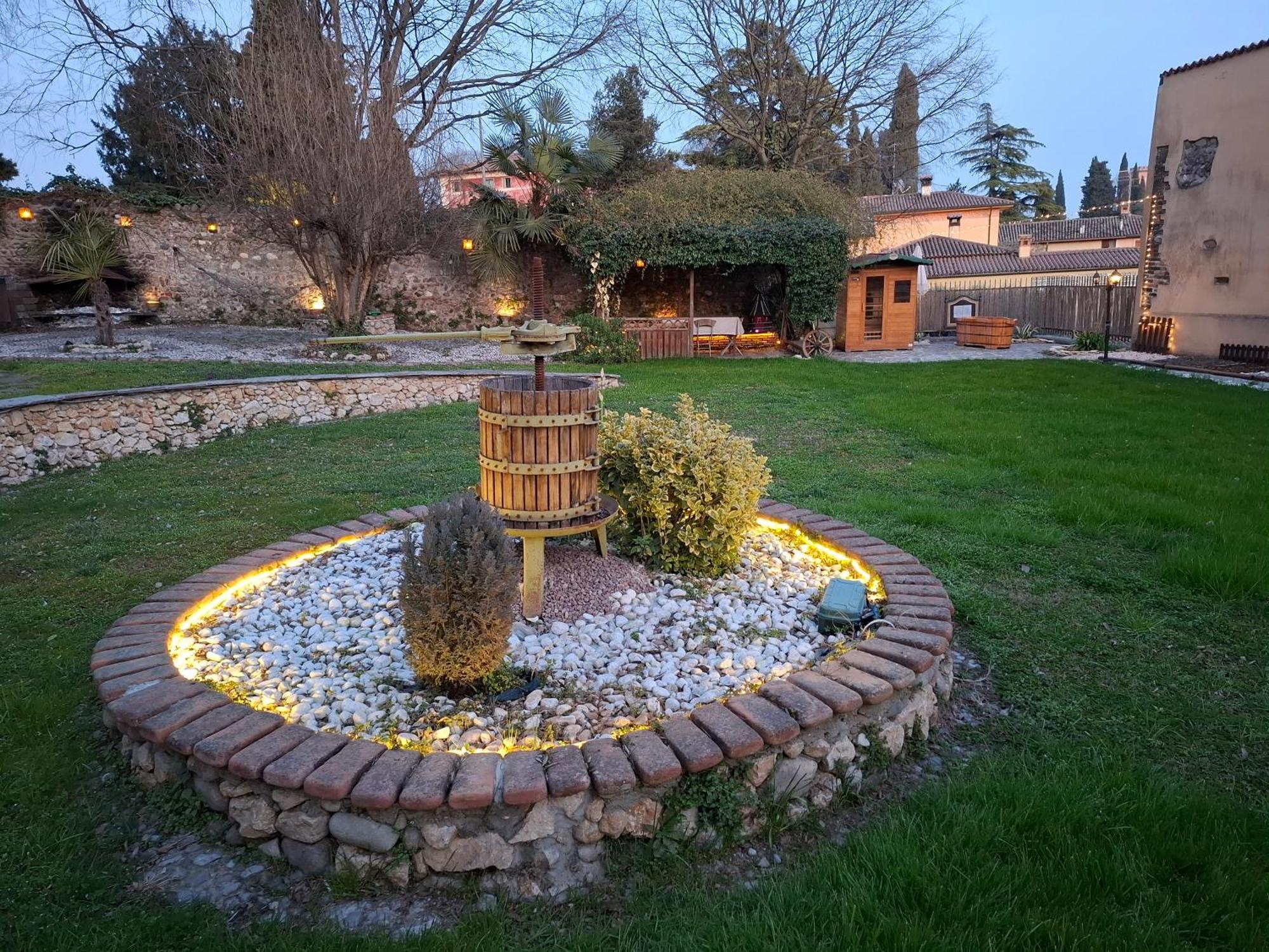 B&B Corte Colli Antichi Sona Exteriör bild